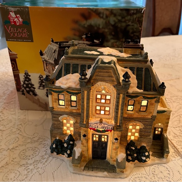 Village Square Lighted Post Office - Picture 1 of 10